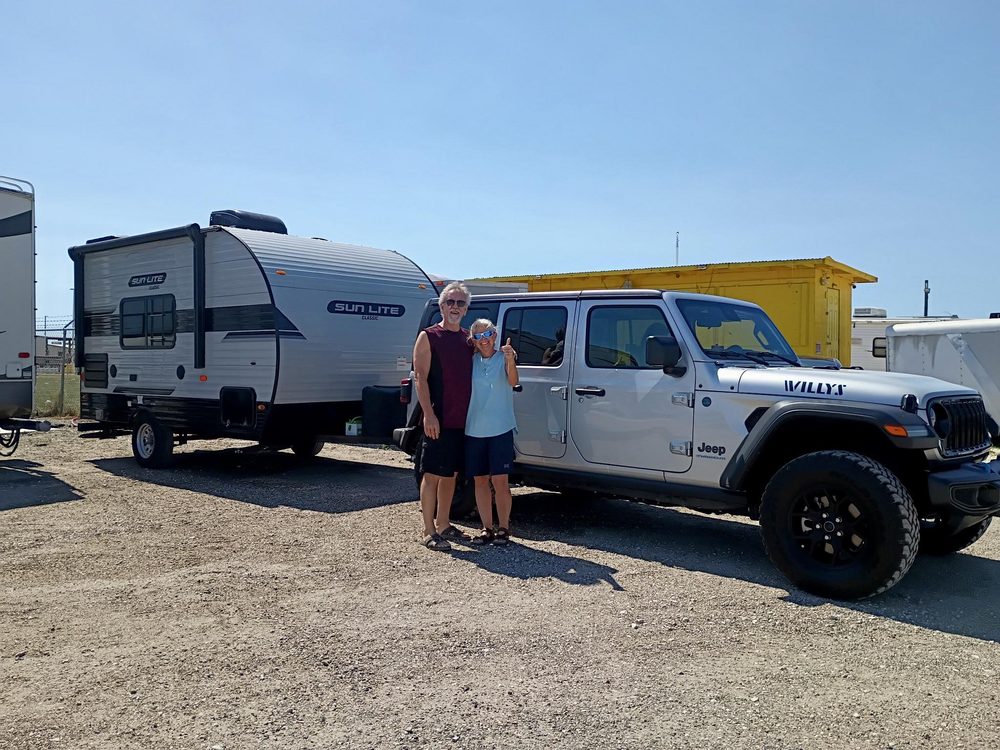 Congrats to Mr. & Mrs. Carwin on their slick 2021 Sunset Park Sun-Lite 16BH! This one looks amazing and matches your Jeep perfect